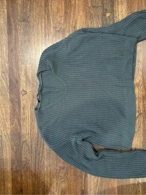 Jenni Kayne cotton v neck crop sweater
